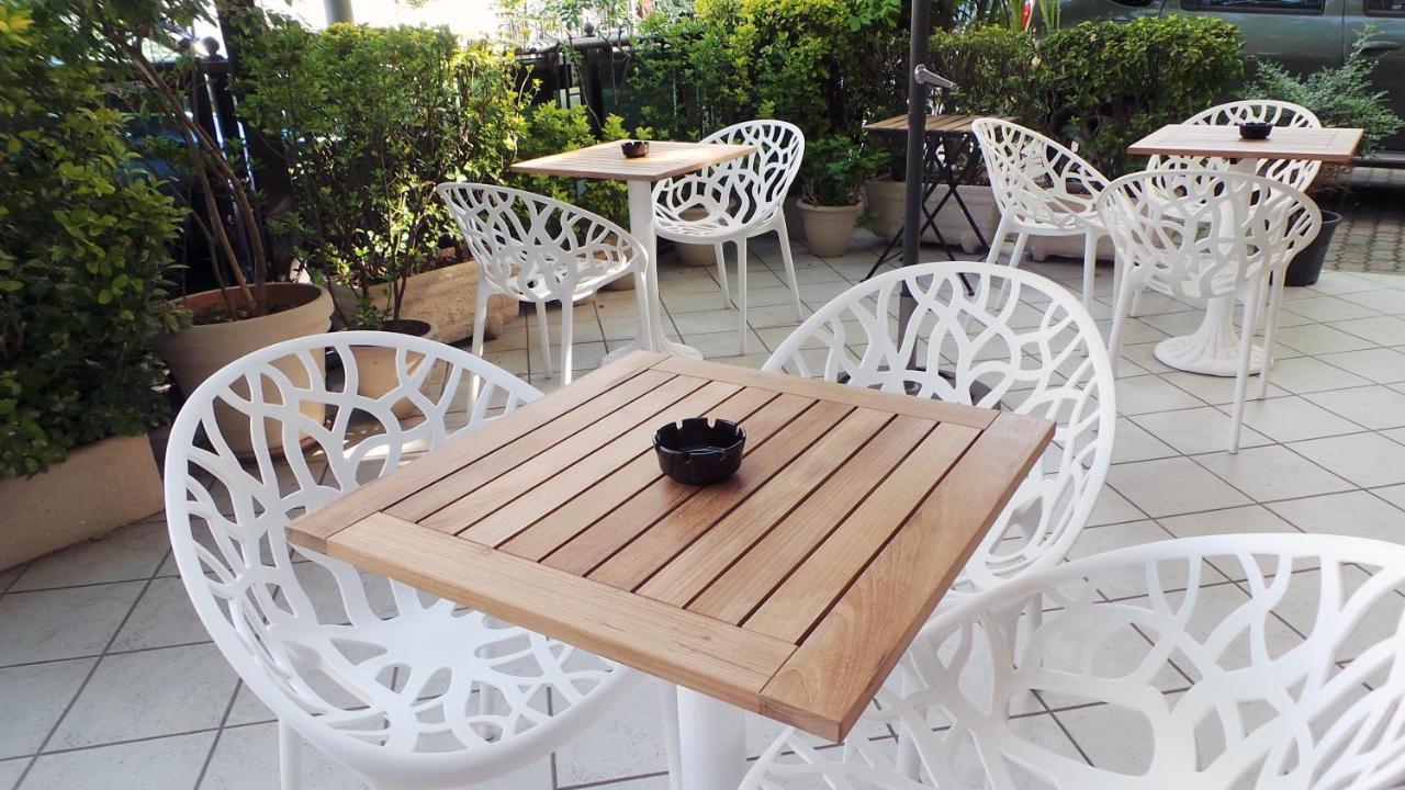 Hotel Aria Di Mare - Bed & Brunch In Centro A Riccione Exterior foto